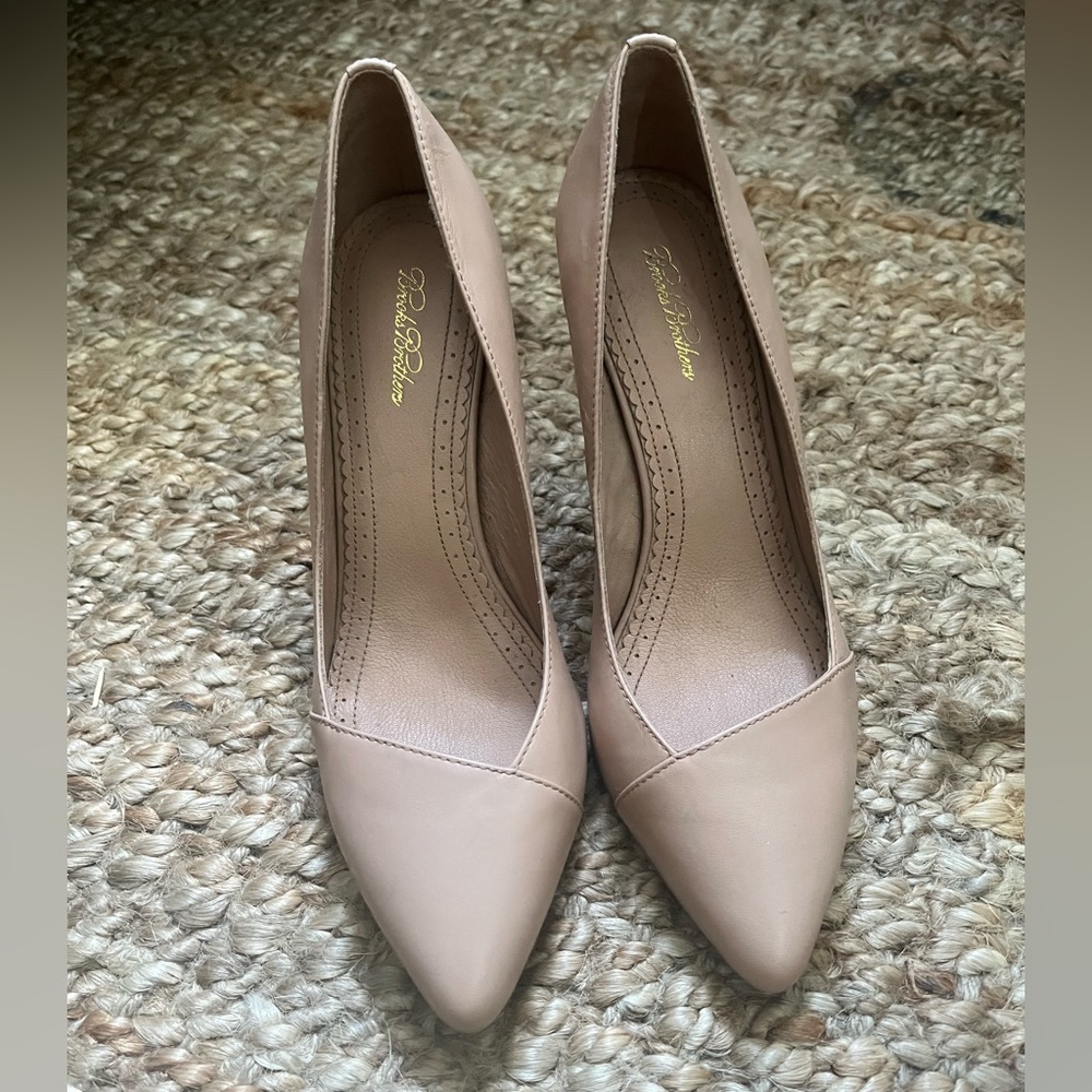 Brooks brothers tan pumps